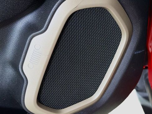 Used 2017 Jeep Renegade Latitude image 18