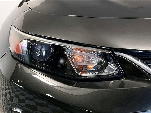 Used 2018 Chevrolet Malibu LS image 27