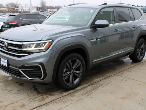 Used 2022 Volkswagen Atlas SEL R-Line image 3