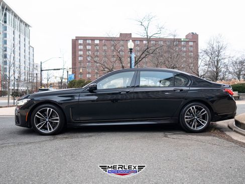 Used 2020 BMW 750i xDrive w/ M Sport Package image 4