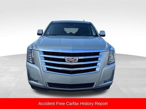 Used 2017 Cadillac Escalade Premium Luxury image 2