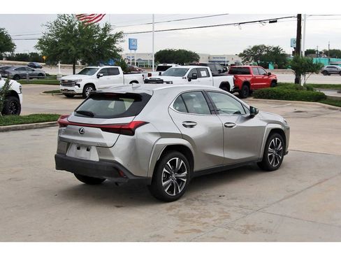Used 2022 Lexus UX 200 w/ Premium Package image 6