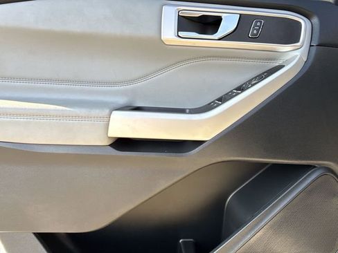 Used 2022 Ford Explorer XLT w/ Equipment Group 202A image 23