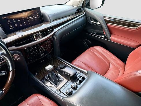 Used 2020 Lexus LX 570 4WD w/ Luxury Package image 24