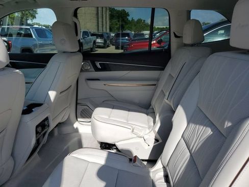 New 2026 Buick Enclave Avenir w/ Super Cruise Package FWD image 11