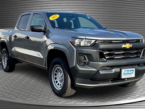 Used 2025 Chevrolet Colorado W/T w/ Advanced Trailering Package image 1