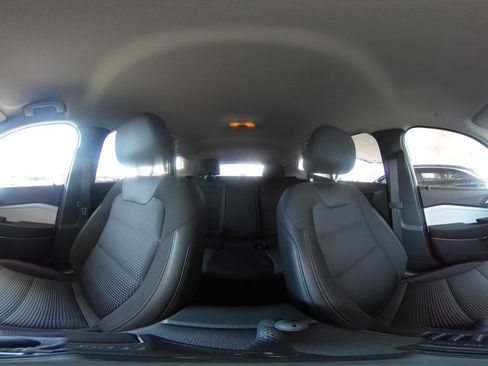 Used 2025 Chevrolet Trax LT FWD image 41