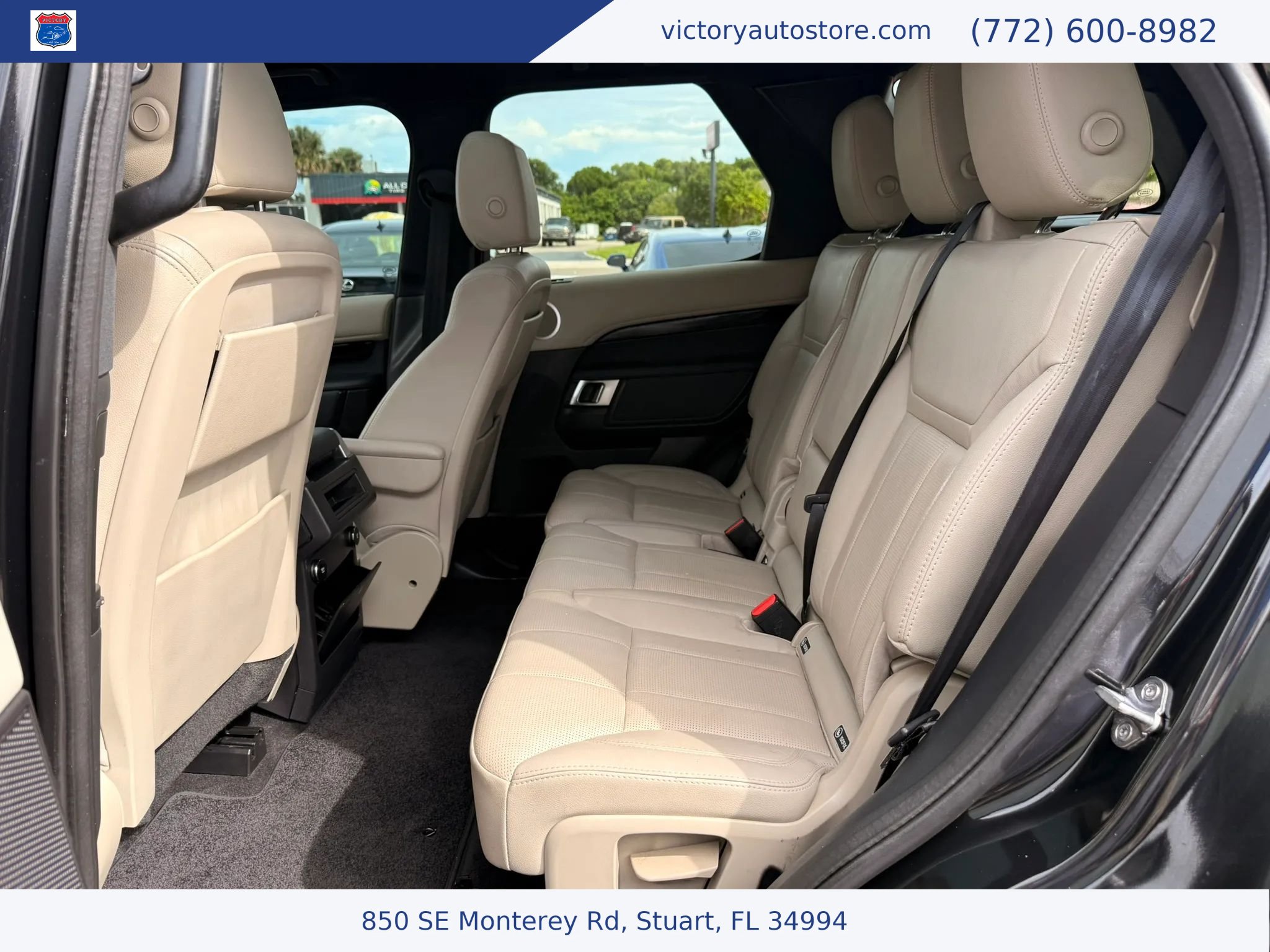 Used 2019 Land Rover Discovery SE AWD/4WD image 4