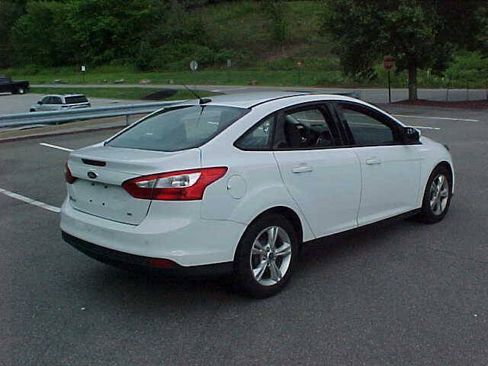 Used 2013 Ford Focus SE FWD image 6