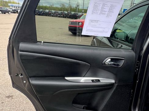 Used 2017 Dodge Journey SE image 12