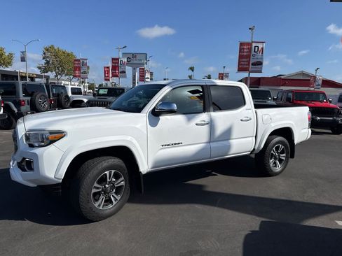 Used 2017 Toyota Tacoma Limited w/ Tow Package AWD/4WD image 21