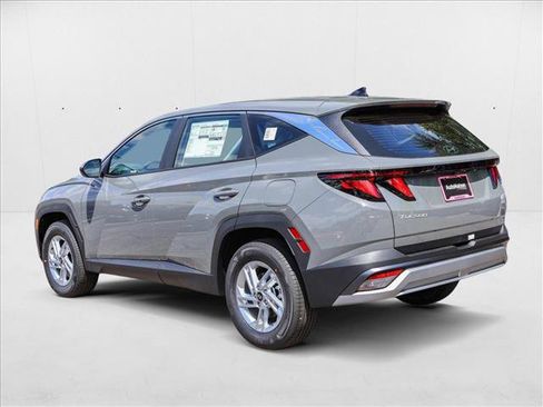 New 2025 Hyundai Tucson SE image 7