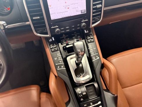 Used 2017 Porsche Cayenne AWD/4WD image 21