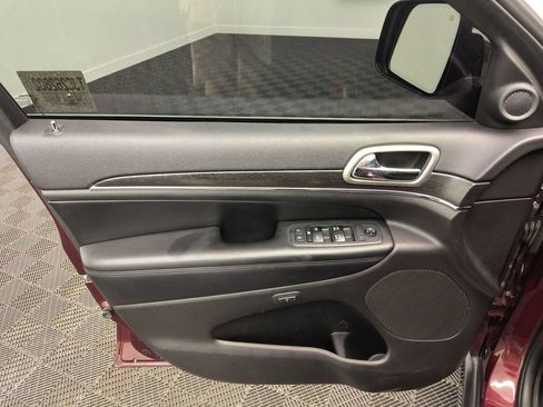 Used 2018 Jeep Grand Cherokee Limited AWD/4WD image 12
