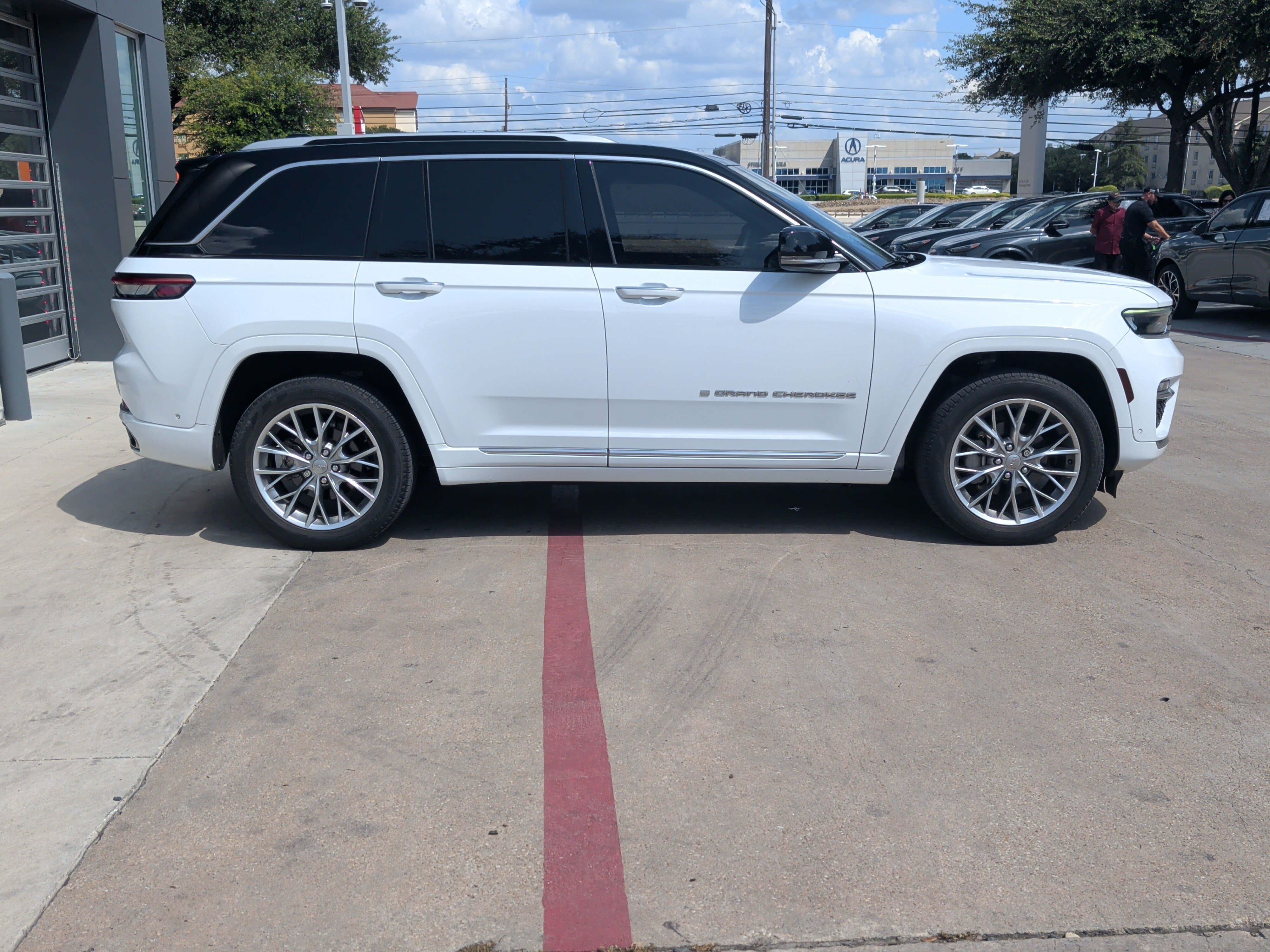 Used 2023 Jeep Grand Cherokee Summit w/ Adv Protech Group IV AWD/4WD image 20
