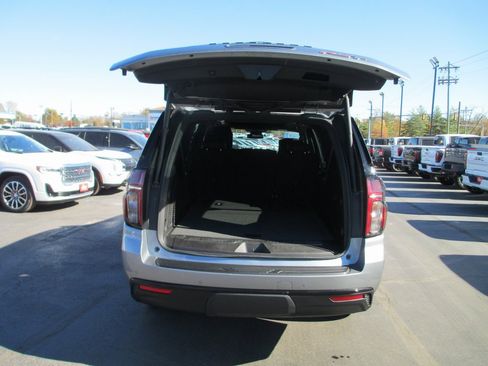 Used 2023 Chevrolet Suburban RST image 6