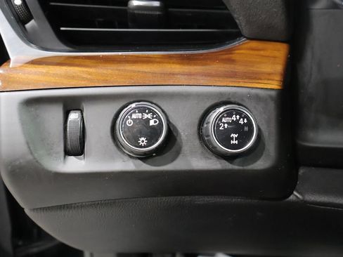 Used 2017 Cadillac Escalade Luxury AWD/4WD image 33