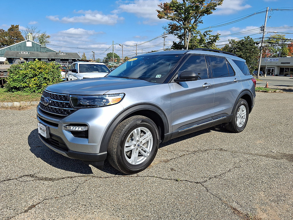 Used 2024 Ford Explorer XLT w/ Equipment Group 202A AWD/4WD image 50