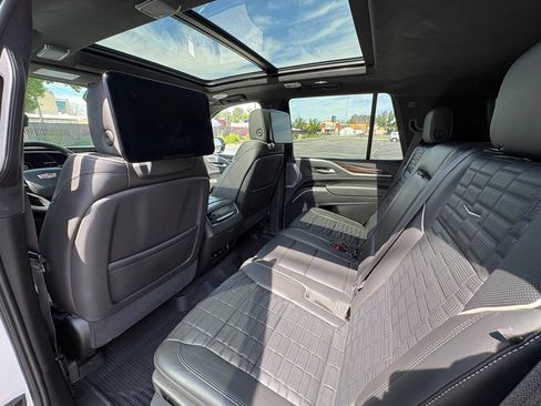 Used 2021 Cadillac Escalade Premium Luxury Platinum AWD/4WD image 22