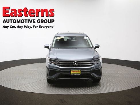 Used 2022 Volkswagen Tiguan SE w/ Panoramic Sunroof Package image 54