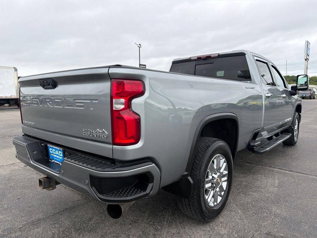 Used 2024 Chevrolet Silverado 3500 High Country w/ High Country Premium Package AWD/4WD image 3