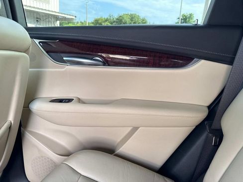 Used 2017 Cadillac XT5 Luxury w/ Driver Awareness Package image 15