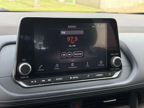 Used 2023 Nissan Rogue SV image 14