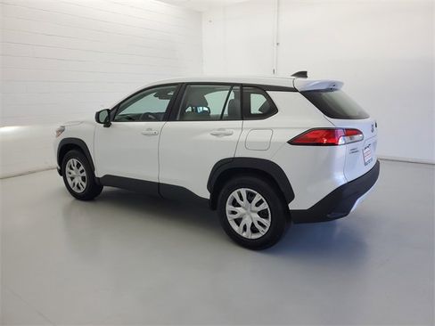 Used 2022 Toyota Corolla Cross L image 7