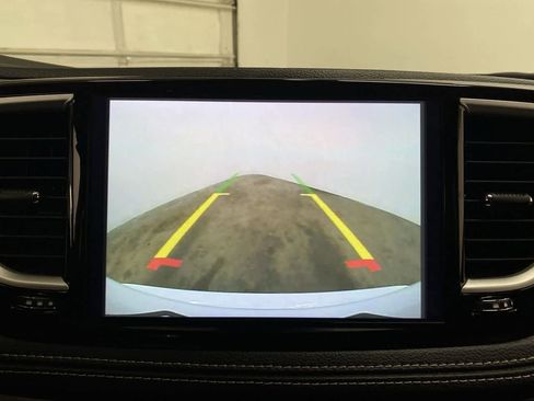 Used 2024 Chrysler Pacifica Select image 26