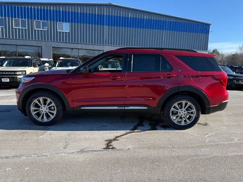 Used 2023 Ford Explorer XLT w/ Equipment Group 202A image 2