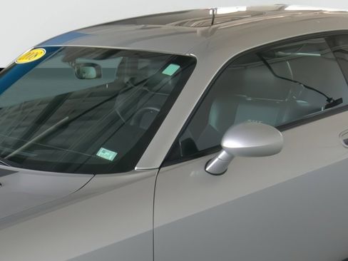Used 2008 Dodge Challenger SRT8 RWD image 8