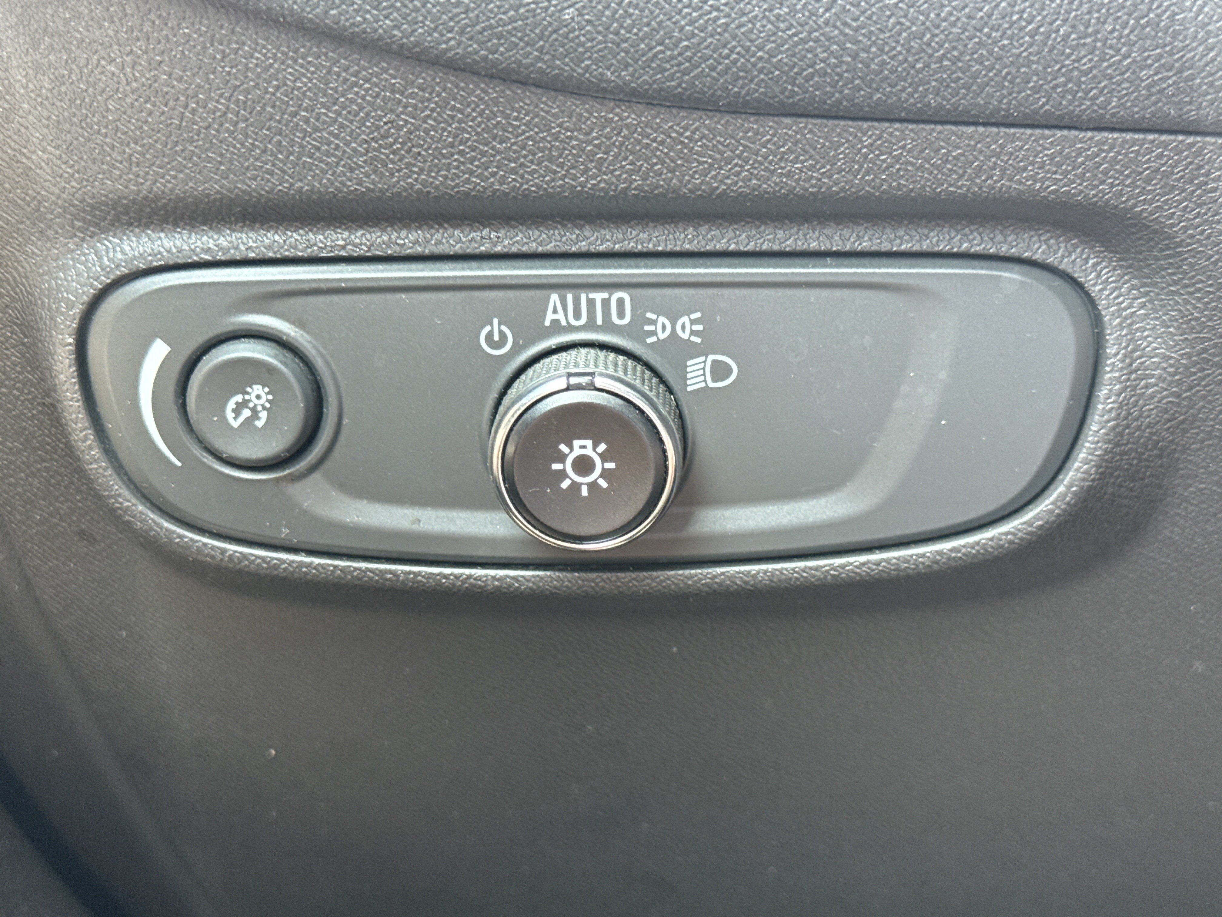 Used 2023 Chevrolet Equinox LT FWD image 21