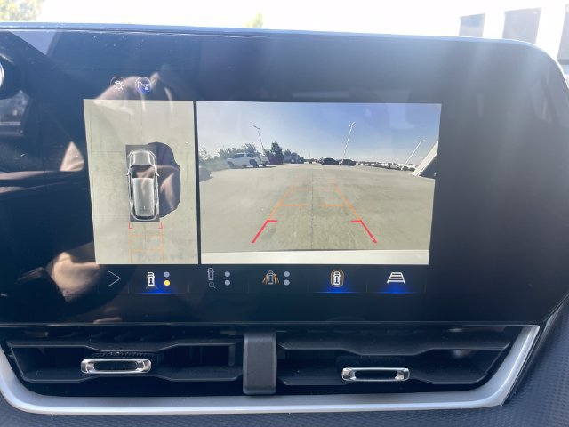 Used 2025 Chevrolet Equinox LT w/ Safety and Technology Package FWD image 14