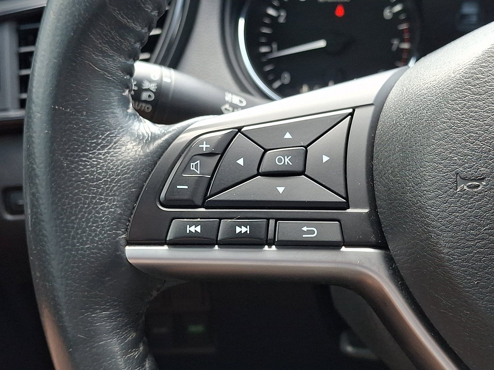 Used 2017 Nissan Rogue SV w/ Midnight Edition AWD/4WD image 21