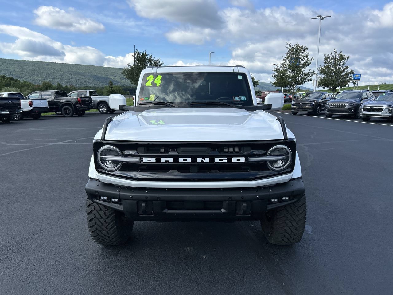 Used 2024 Ford Bronco Outer Banks AWD/4WD image 2