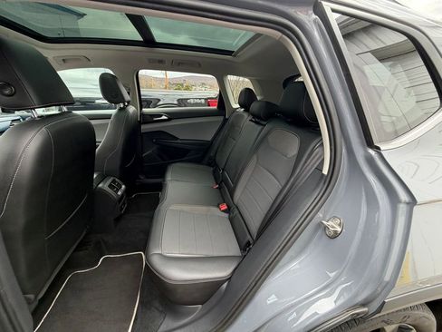 Used 2023 Volkswagen Taos SE w/ Panoramic Sunroof Package image 10
