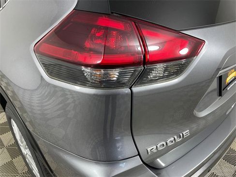 Used 2019 Nissan Rogue SV image 18