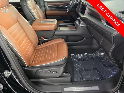 Used 2024 GMC Yukon Denali Ultimate AWD/4WD image 32