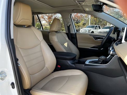Used 2023 Toyota RAV4 XLE Premium image 26