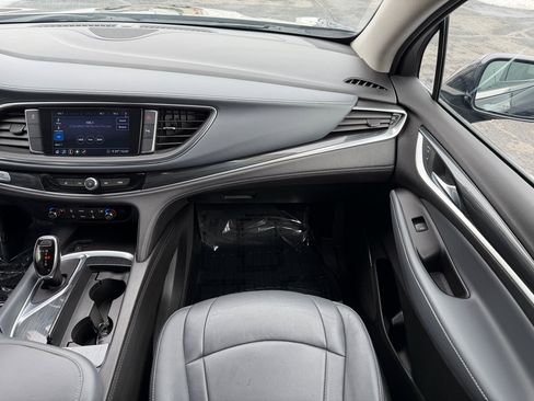 Used 2020 Buick Enclave Essence image 27