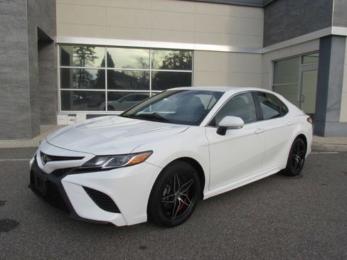 Used 2018 Toyota Camry SE image 5