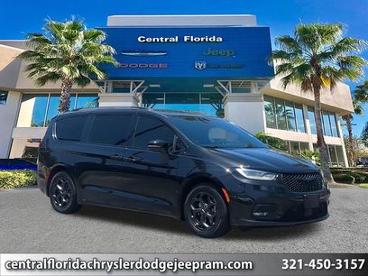 Used 2021 Chrysler Pacifica Touring-L w/ Uconnect Theater Family Group