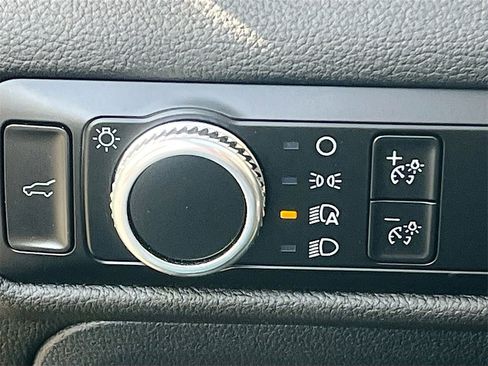 Used 2023 Ford Explorer XLT image 10