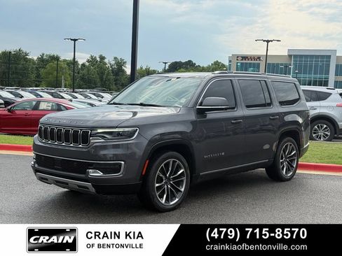 Used 2022 Jeep Wagoneer Series III w/ Premium Group I AWD/4WD image 3