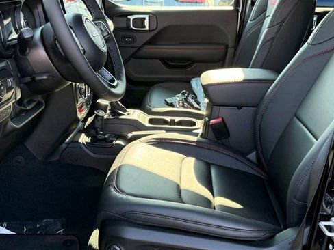 New 2025 Jeep Gladiator Rubicon image 13