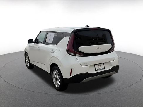 Used 2025 Kia Soul LX w/ LX Technology Package FWD image 11