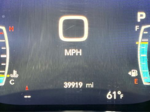 Used 2024 Chrysler Pacifica Touring-L FWD image 33