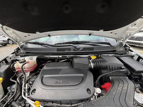 Used 2025 Chrysler Pacifica Limited FWD image 37