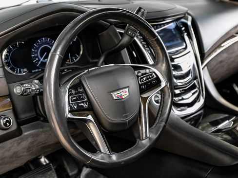 Used 2017 Cadillac Escalade Platinum image 15