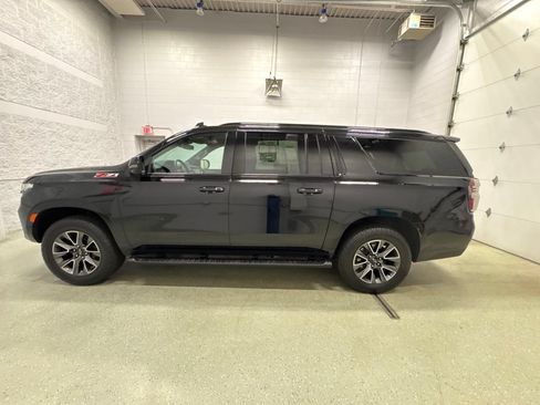 Used 2024 Chevrolet Suburban Z71 w/ Luxury Package AWD/4WD image 7